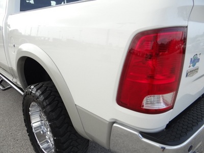 dodge ram pickup 1500 2009 white pickup truck slt gasoline 8 cylinders 4 wheel drive automatic 77388