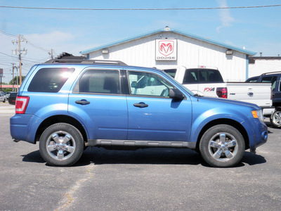 ford escape 2009 blue suv xlt gasoline 6 cylinders 4 wheel drive automatic 61832