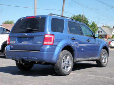 ford escape 2009 blue suv xlt gasoline 6 cylinders 4 wheel drive automatic 61832