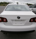 volkswagen jetta 2010 white sedan gasoline 5 cylinders front wheel drive automatic 13502