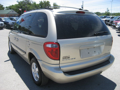 dodge caravan 2005 gold van sxt gasoline 6 cylinders front wheel drive automatic 62863