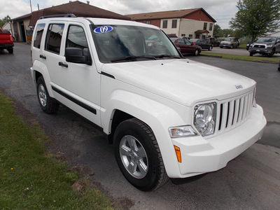 jeep liberty 2009 white suv sport gasoline 6 cylinders 4 wheel drive automatic 14224