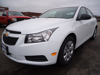 chevrolet cruze 2012 white sedan ls gasoline 4 cylinders front wheel drive automatic 60007