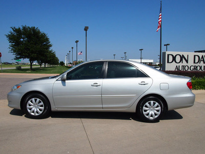 toyota camry 2006 silver sedan le gasoline 4 cylinders front wheel drive automatic with overdrive 76018