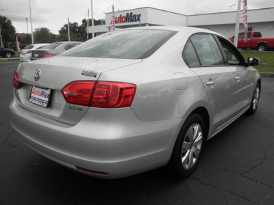 volkswagen jetta 2011 silver sedan se gasoline 5 cylinders automatic 34474