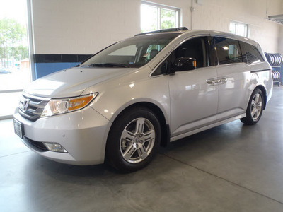 honda odyssey 2012 silver van touring gasoline 6 cylinders front wheel drive automatic 28557