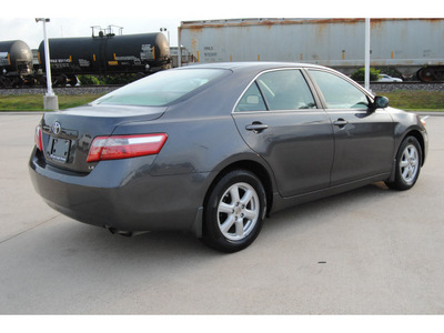 toyota camry 2007 dk  gray sedan le gasoline 4 cylinders front wheel drive automatic 77065