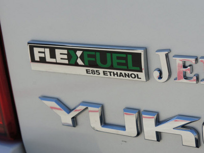 gmc yukon xl 2012 white suv slt flex fuel 8 cylinders 2 wheel drive automatic 76087