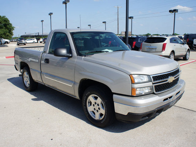 chevrolet silverado 1500 classic 2007 silver pickup truck lt gasoline 8 cylinders rear wheel drive automatic 76087