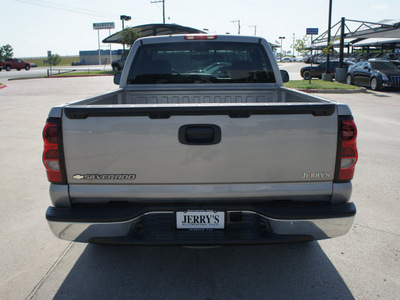 chevrolet silverado 1500 classic 2007 silver pickup truck lt gasoline 8 cylinders rear wheel drive automatic 76087