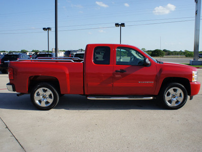 chevrolet silverado 1500 2009 red pickup truck lt flex fuel 8 cylinders 2 wheel drive automatic 76087