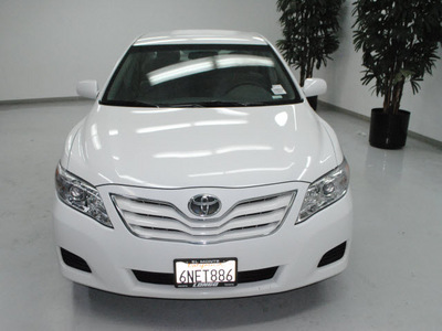 toyota camry 2011 white sedan le gasoline 4 cylinders front wheel drive automatic 91731