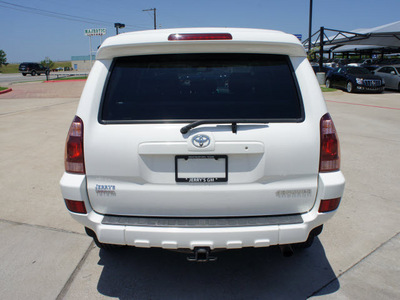 toyota 4runner 2005 white suv sr5 gasoline 6 cylinders rear wheel drive automatic 76087