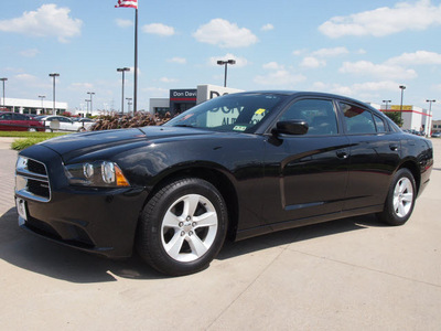 dodge charger 2011 white sedan gasoline 6 cylinders rear wheel drive automatic 76018