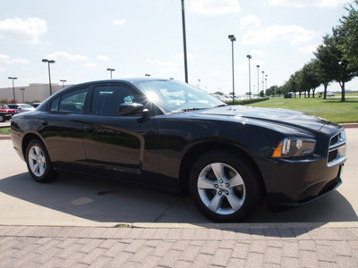 dodge charger 2011 white sedan gasoline 6 cylinders rear wheel drive automatic 76018