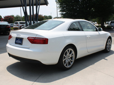 audi a5 2010 white coupe 2 0t quattro premium gasoline 4 cylinders all whee drive 6 speed manual 27616