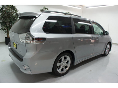 toyota sienna 2012 silver van se 8 passenger gasoline 6 cylinders front wheel drive automatic 91731