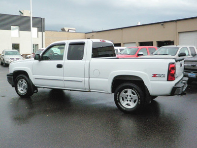 chevrolet silverado 1500 2005 white z71 flex fuel 8 cylinders 4 wheel drive automatic with overdrive 55124