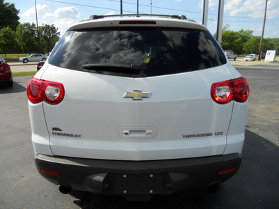chevrolet traverse 2009 white suv ltz gasoline 6 cylinders all whee drive automatic 60007