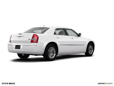 chrysler 300 2008 sedan touring gasoline 6 cylinders rear wheel drive 4 speed automatic 33021