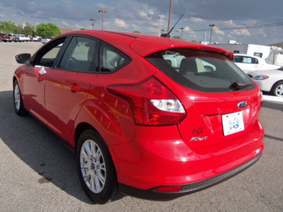 ford focus 2012 red hatchback se flex fuel 4 cylinders front wheel drive automatic 37087