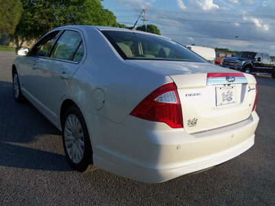 ford fusion hybrid 2012 white sedan hybrid 4 cylinders front wheel drive automatic 37087