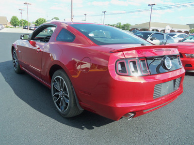 ford mustang 2013 red coupe gt premium gasoline 8 cylinders rear wheel drive 6 speed manual 37087