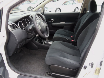 nissan versa 2011 white sedan 1 8 s gasoline 4 cylinders front wheel drive automatic 37087