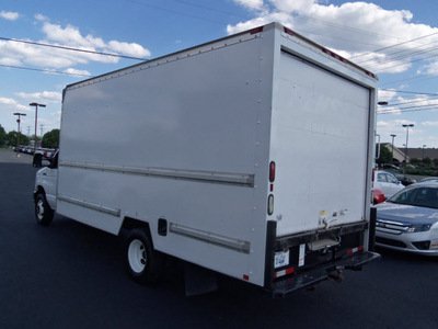 ford e 350 2008 white 8 cylinders automatic 37087