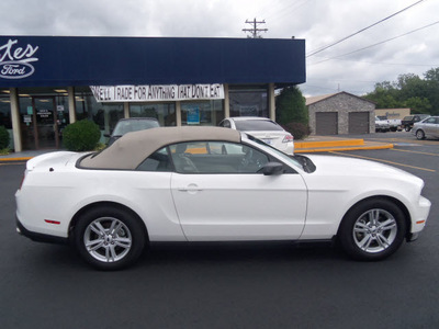 ford mustang 2012 white gasoline 6 cylinders rear wheel drive automatic 37087