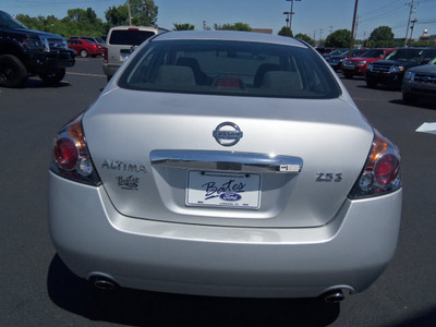 nissan altima 2011 silver sedan 2 5 gasoline 4 cylinders front wheel drive not specified 37087