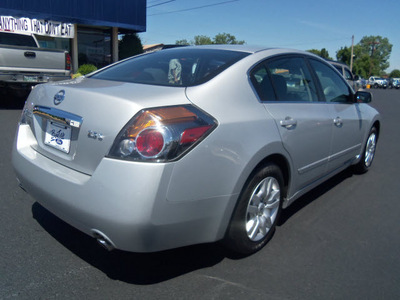 nissan altima 2011 silver sedan 2 5 gasoline 4 cylinders front wheel drive not specified 37087