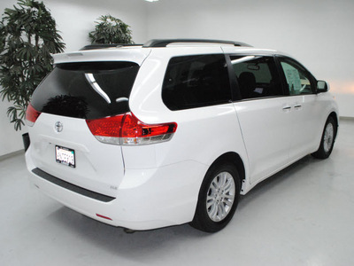 toyota sienna 2011 white van gasoline 6 cylinders front wheel drive automatic 91731