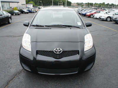 toyota yaris 2009 black hatchback gasoline 4 cylinders front wheel drive automatic 19153