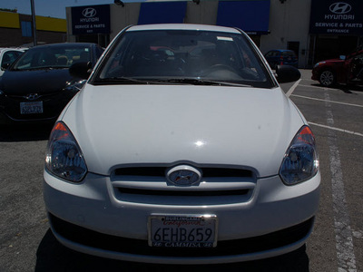 hyundai accent 2008 white hatchback gs gasoline 4 cylinders front wheel drive 5 speed manual 94010