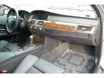 bmw 5 series 2006 gray sedan 530i gasoline 6 cylinders rear wheel drive automatic 77002