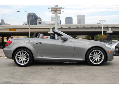 mercedes benz slk class 2009 silver slk300 gasoline 6 cylinders rear wheel drive automatic 77002