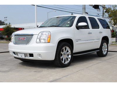gmc yukon 2008 white suv denali gasoline 8 cylinders all whee drive automatic with overdrive 77002