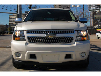 chevrolet tahoe 2009 white suv ltz gasoline 8 cylinders 2 wheel drive automatic 77002