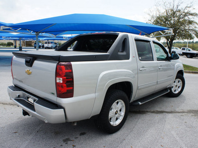 chevrolet avalanche 2010 silver z71 flex fuel 8 cylinders 4 wheel drive 6 speed automatic 76206