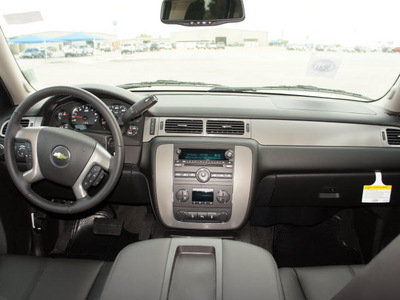 chevrolet suburban 2012 white suv lt 1500 flex fuel 8 cylinders 4 wheel drive 6 speed automatic 76206