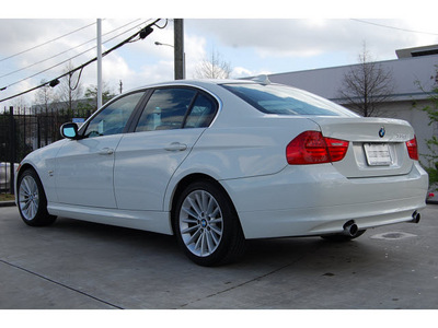 bmw 3 series 2009 white sedan 335xi gasoline 6 cylinders all whee drive automatic 77002