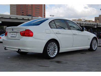 bmw 3 series 2009 white sedan 335xi gasoline 6 cylinders all whee drive automatic 77002