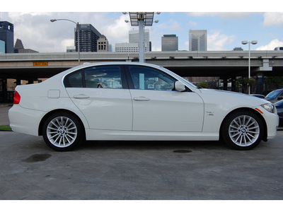 bmw 3 series 2009 white sedan 335xi gasoline 6 cylinders all whee drive automatic 77002