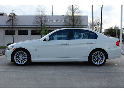 bmw 3 series 2009 white sedan 335xi gasoline 6 cylinders all whee drive automatic 77002