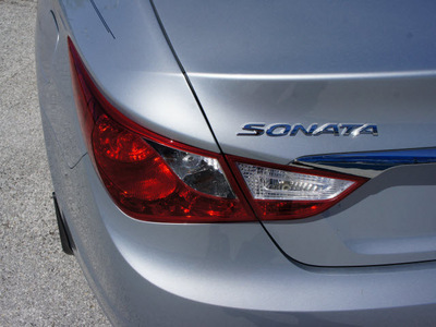 hyundai sonata 2012 silver sedan gls gasoline 4 cylinders front wheel drive 6 speed manual 76206
