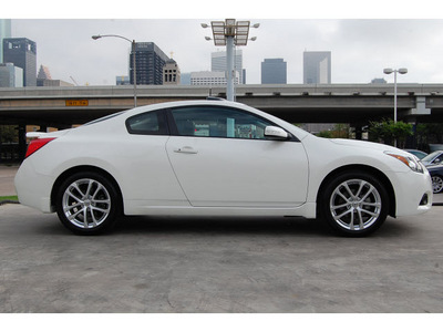 nissan altima 2011 white coupe 3 5 sr gasoline 6 cylinders front wheel drive automatic 77002