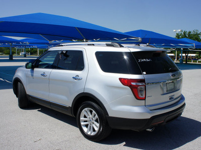 ford explorer 2011 silver suv xlt gasoline 6 cylinders 2 wheel drive 6 speed automatic 76206