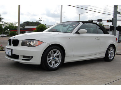 bmw 1 series 2009 white 128i gasoline 6 cylinders rear wheel drive automatic 77002