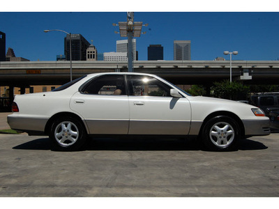 lexus es 300 1994 white sedan gasoline v6 front wheel drive automatic with overdrive 77002